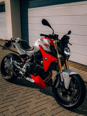 bmwf900r.JPG