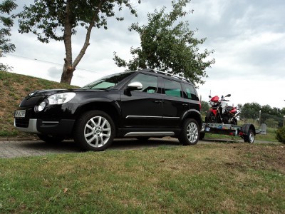 Yeti mit Anhänger und F 800 R.jpg