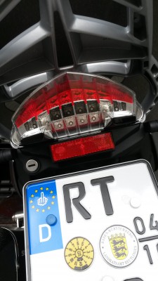Mopse LED Rücklicht , Gepäckbrücke.jpg