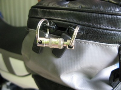 diebstahlschutz-fuer-Tasche-geschlossen.JPG
