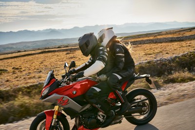 900XR_01.jpg