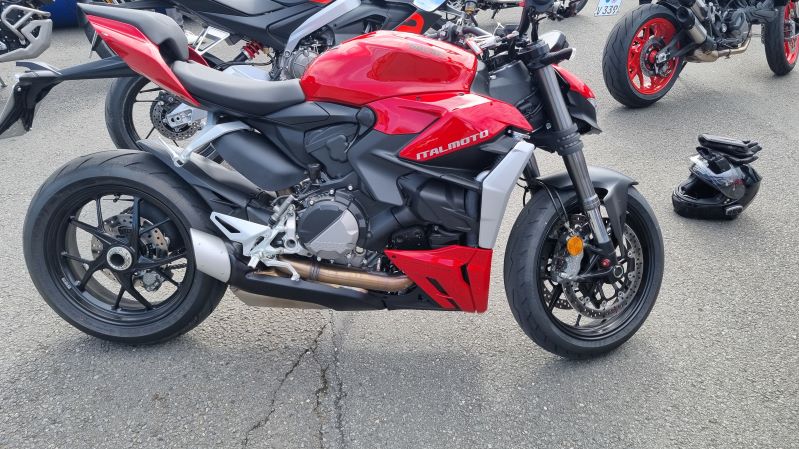 Ducati Streetfighter V2.jpg