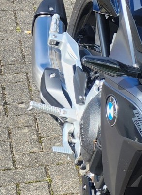 f900r Fussrasten.jpg
